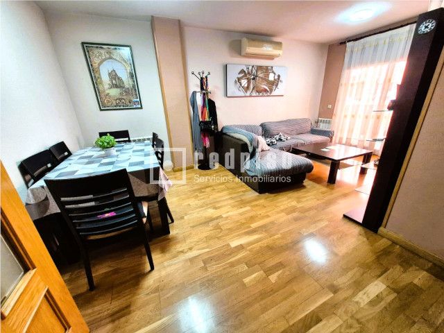 Living room of Flat for sale in Parla  with Air Conditioner, Heating and Parquet flooring