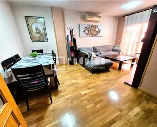 Sala d'estar de Pis en venda en Parla amb Aire condicionat, Calefacció i Parquet