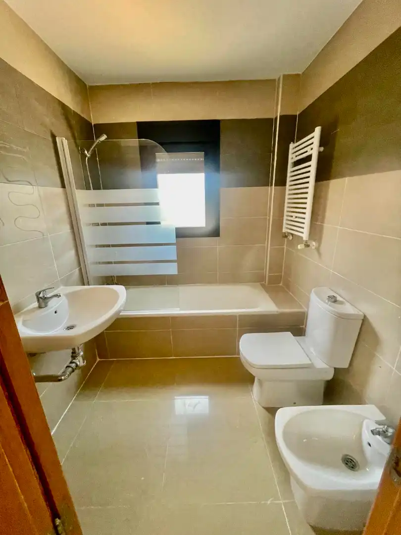 Baño de Casa o chalet de alquiler en El Álamo con Calefacción, Jardín privado y Terraza