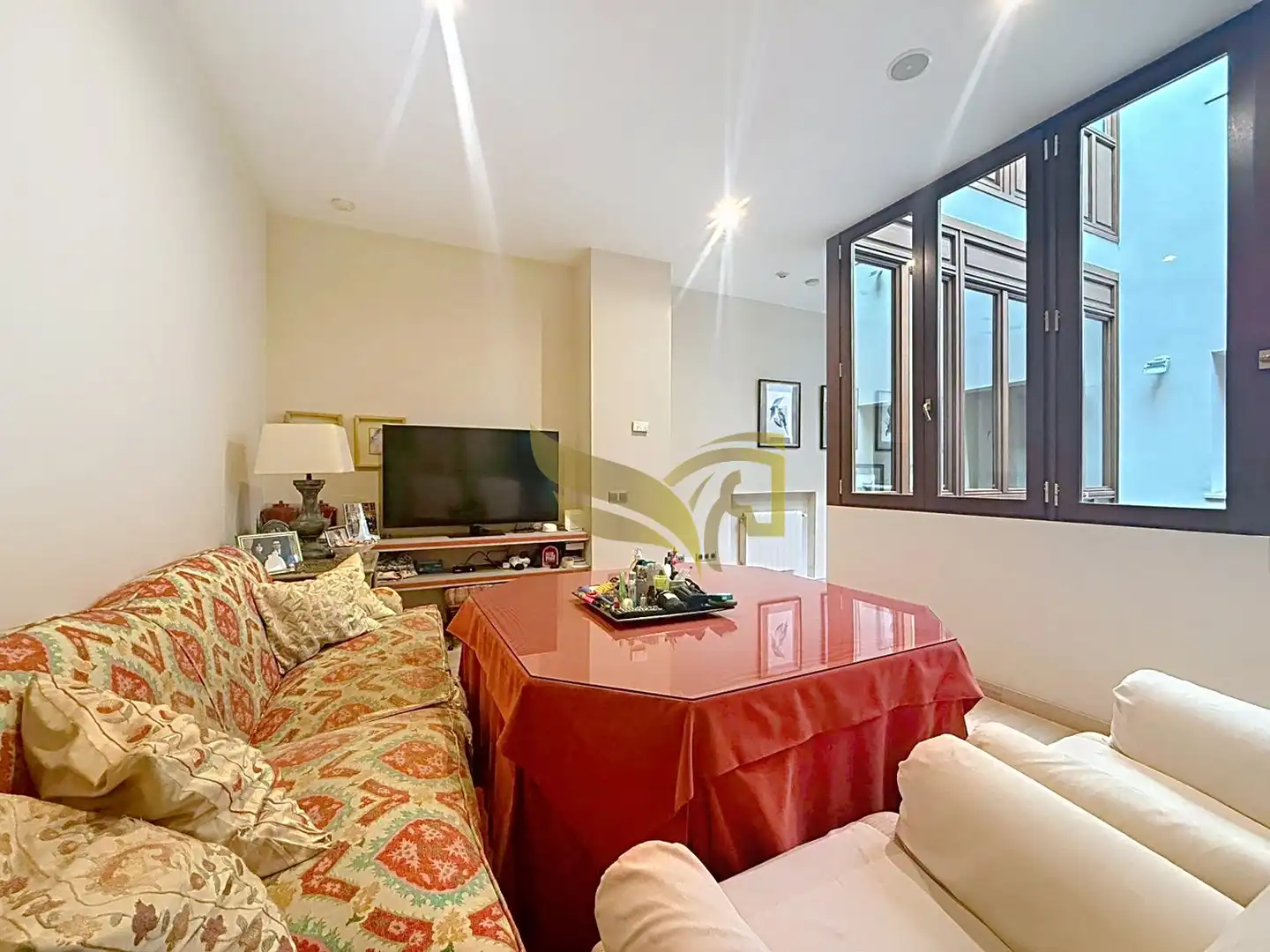 Wohnzimmer von Einfamilien-Reihenhaus zum Verkauf in Sevilla mit Klimaanlage, Heizung und Privatgarten