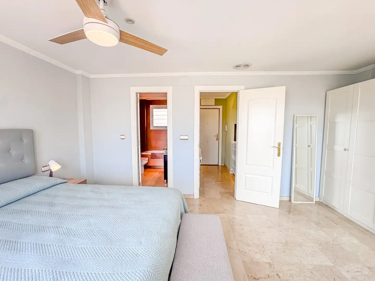 Habitación de Dúplex de alquiler en Santa Pola con Terraza, Trastero y Piscina