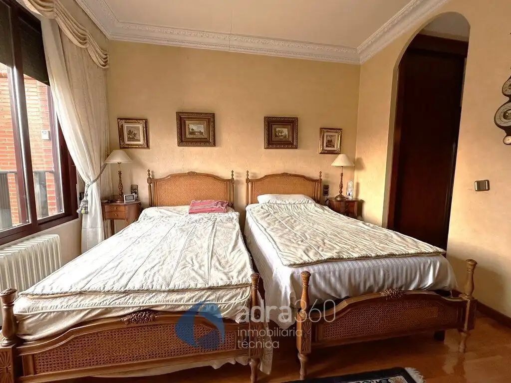 Habitación de Casa o chalet en venta en  Logroño con Aire acondicionado, Calefacción y Jardín privado