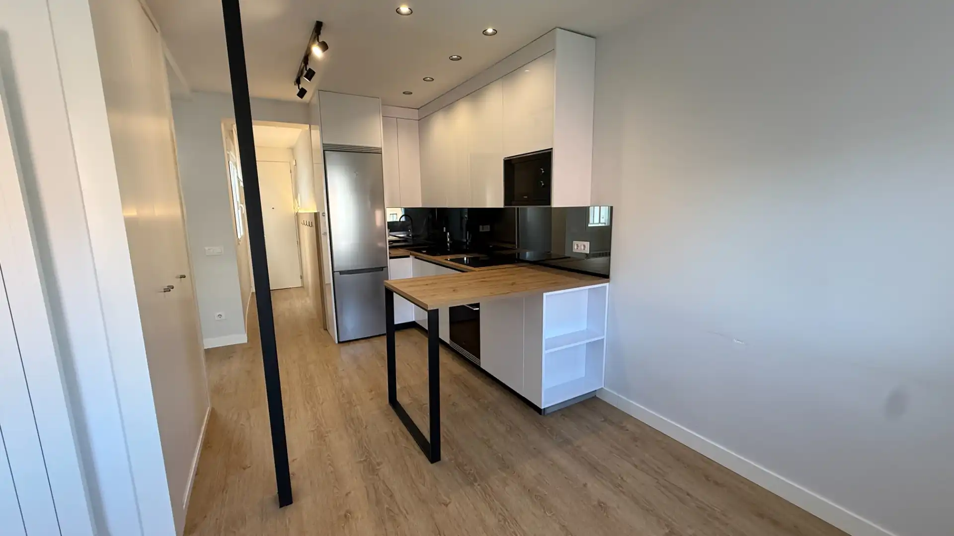 Cuina de Apartament de lloguer en Madrid amb Aire condicionat, Calefacció i Forn