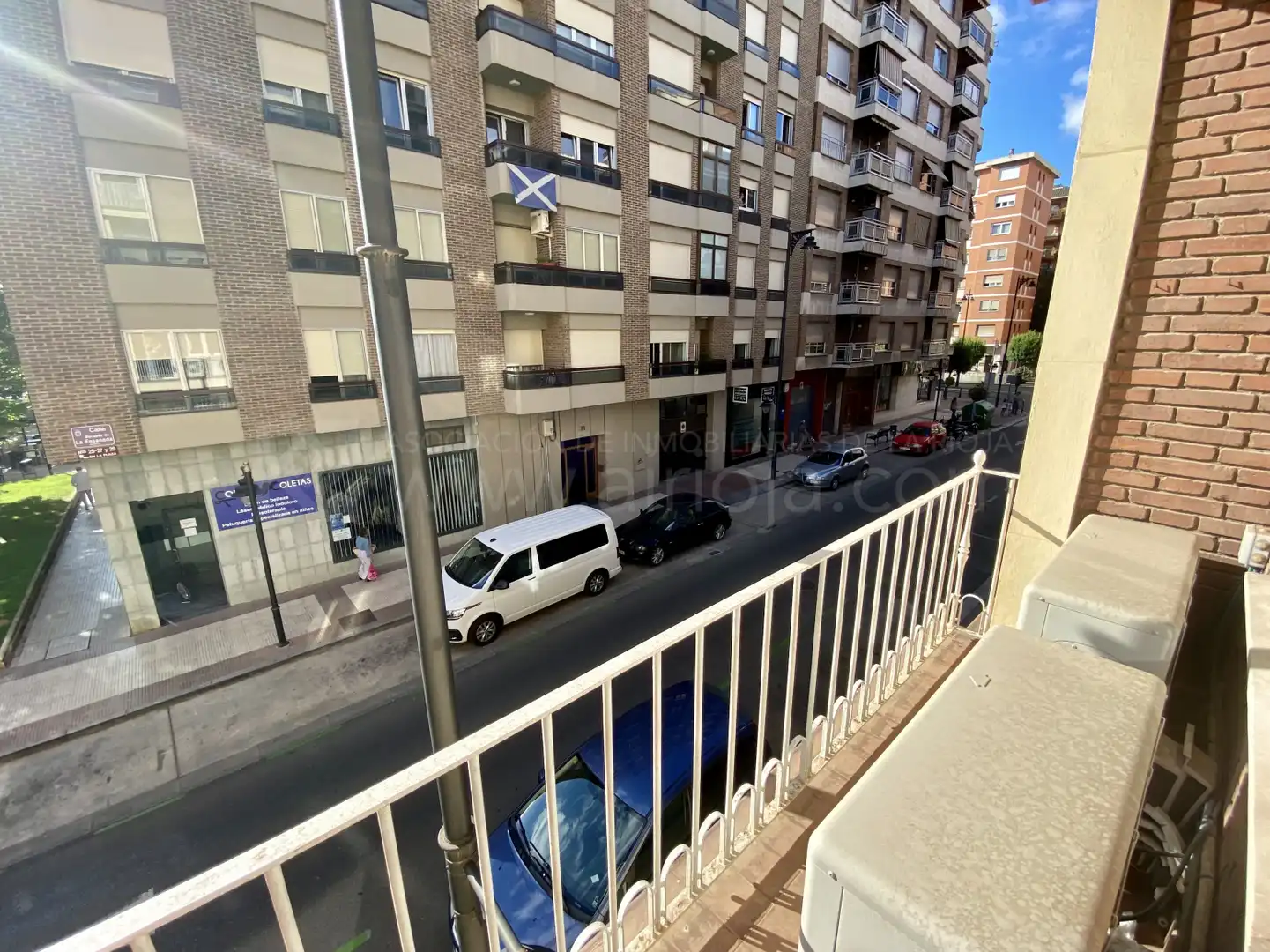 Vista exterior de Oficina en venda en  Logroño amb Calefacció, Terrassa i Traster