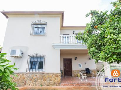 Exterior view of House or chalet for sale in  Córdoba Capital  with Air Conditioner, Heating and Private garden