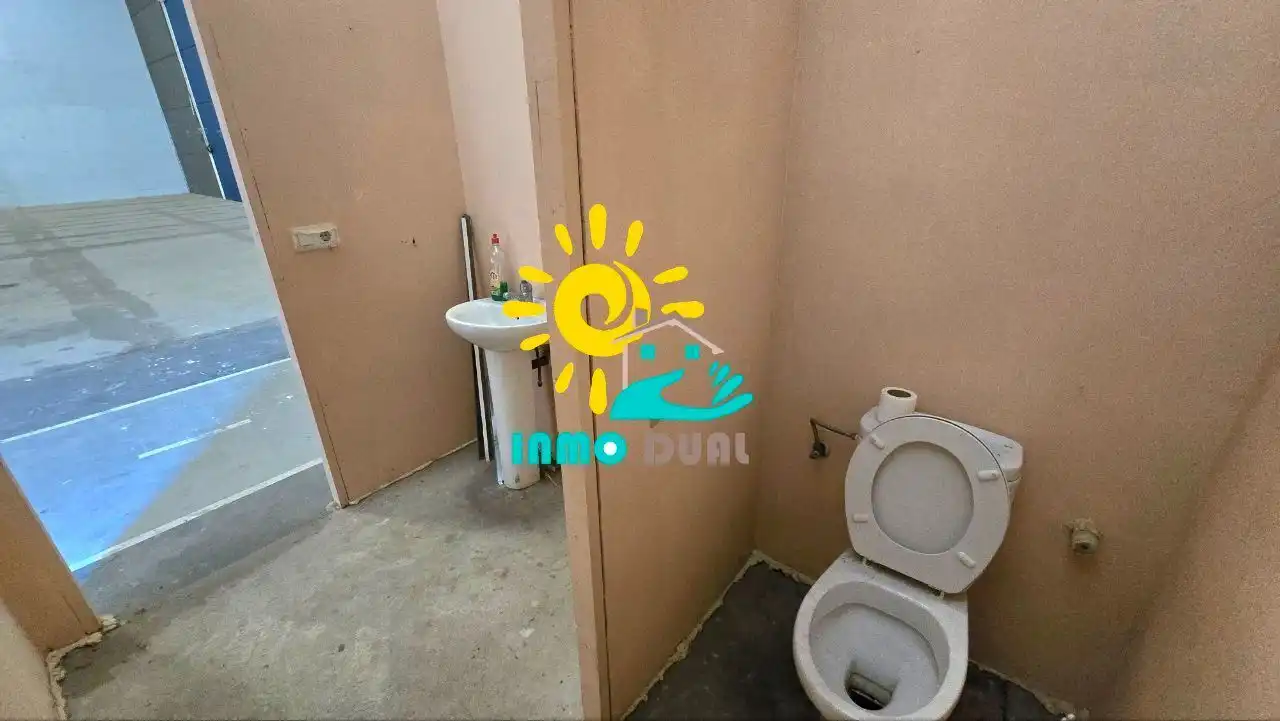 Baño de Nave industrial de alquiler en Badajoz