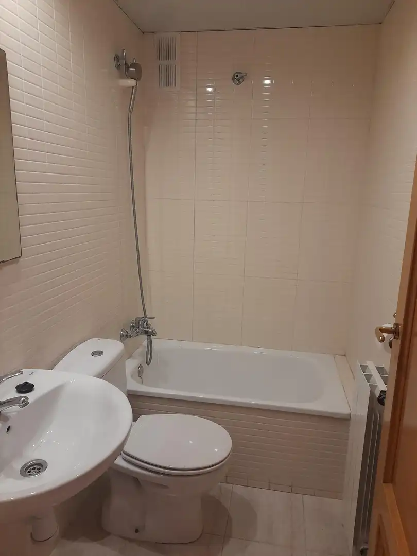 Bathroom of Flat for rent in Mataró  with Heating and Parquet flooring