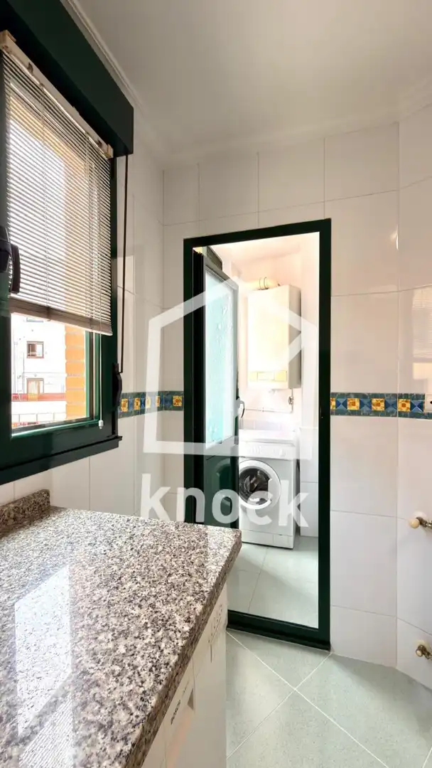 Baño de Piso en venta en Oviedo  con Calefacción