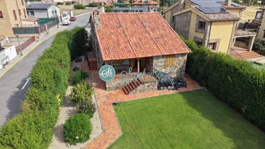 Vista exterior de Casa o chalet en venta en Palazuelos de Eresma con Calefacción, Terraza y Amueblado