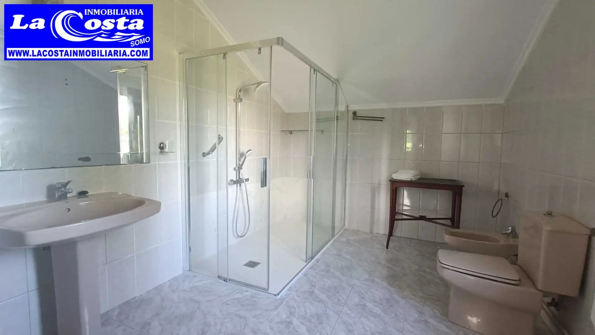Badezimmer von Haus oder Chalet zum Verkauf in Ribamontán al Mar mit Heizung, Privatgarten und Terrasse