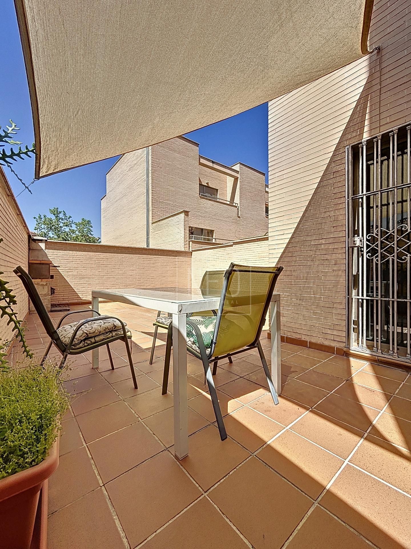 Terrassa de Casa adosada en venda en  Granada Capital amb Aire condicionat, Calefacció i Parquet