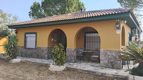 Chalet unifamiliar en venta en Carmona, imagen 2
