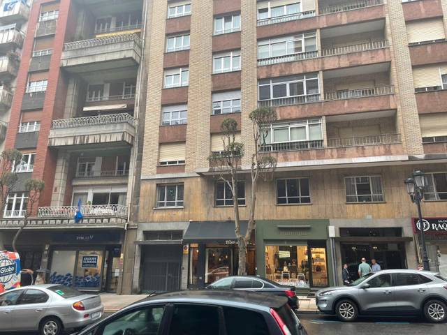 Oficina en Venta en Calle Cervantes, 6 en Parque San Francisco - Uría