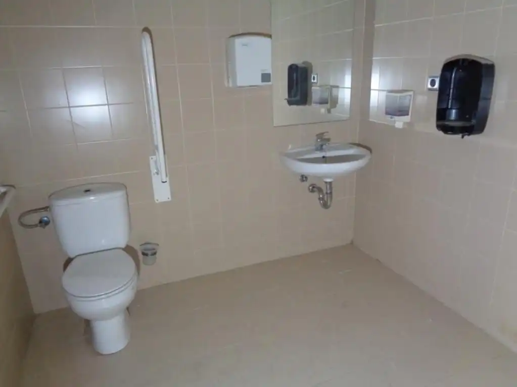 Local comercial en venda a Llevant, imagen 6