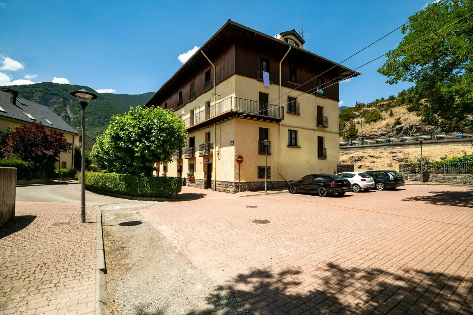 Vista exterior de Pis en venda en Villanúa amb Calefacció, Traster i Moblat
