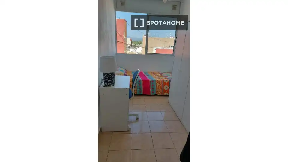 Habitación de Piso para compartir en Moncada con Aire acondicionado, Calefacción y Amueblado