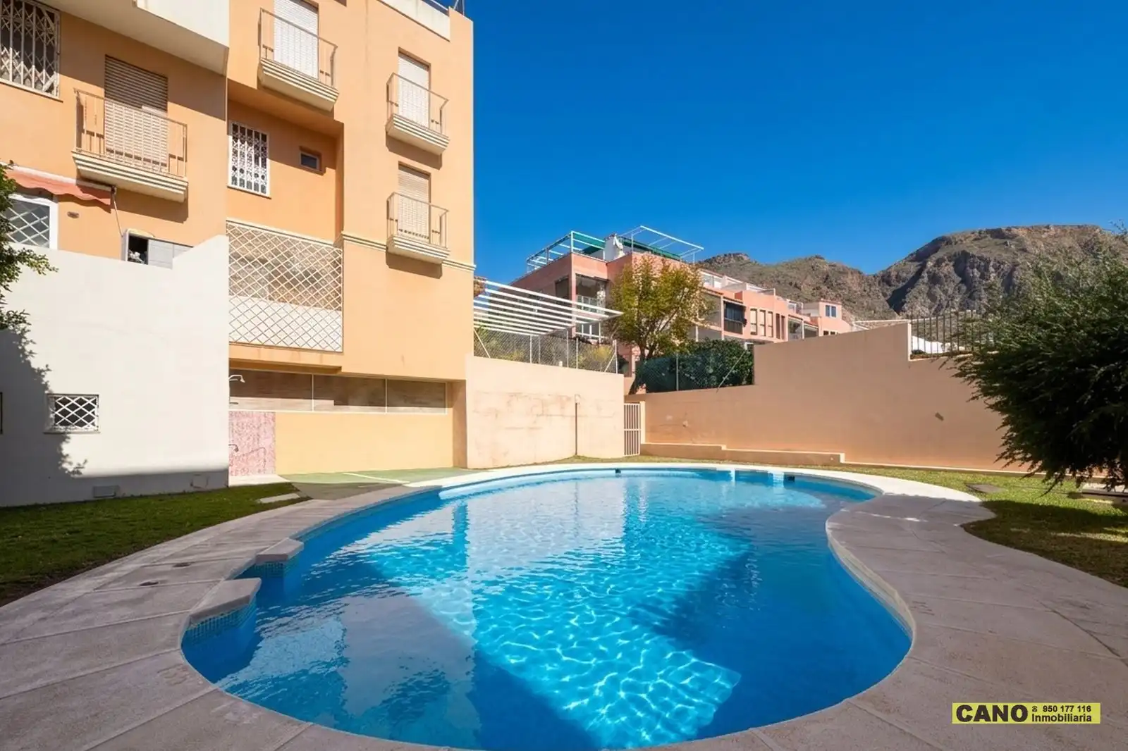 Piscina de Piso en venta en Roquetas de Mar con Terraza, Trastero y Piscina