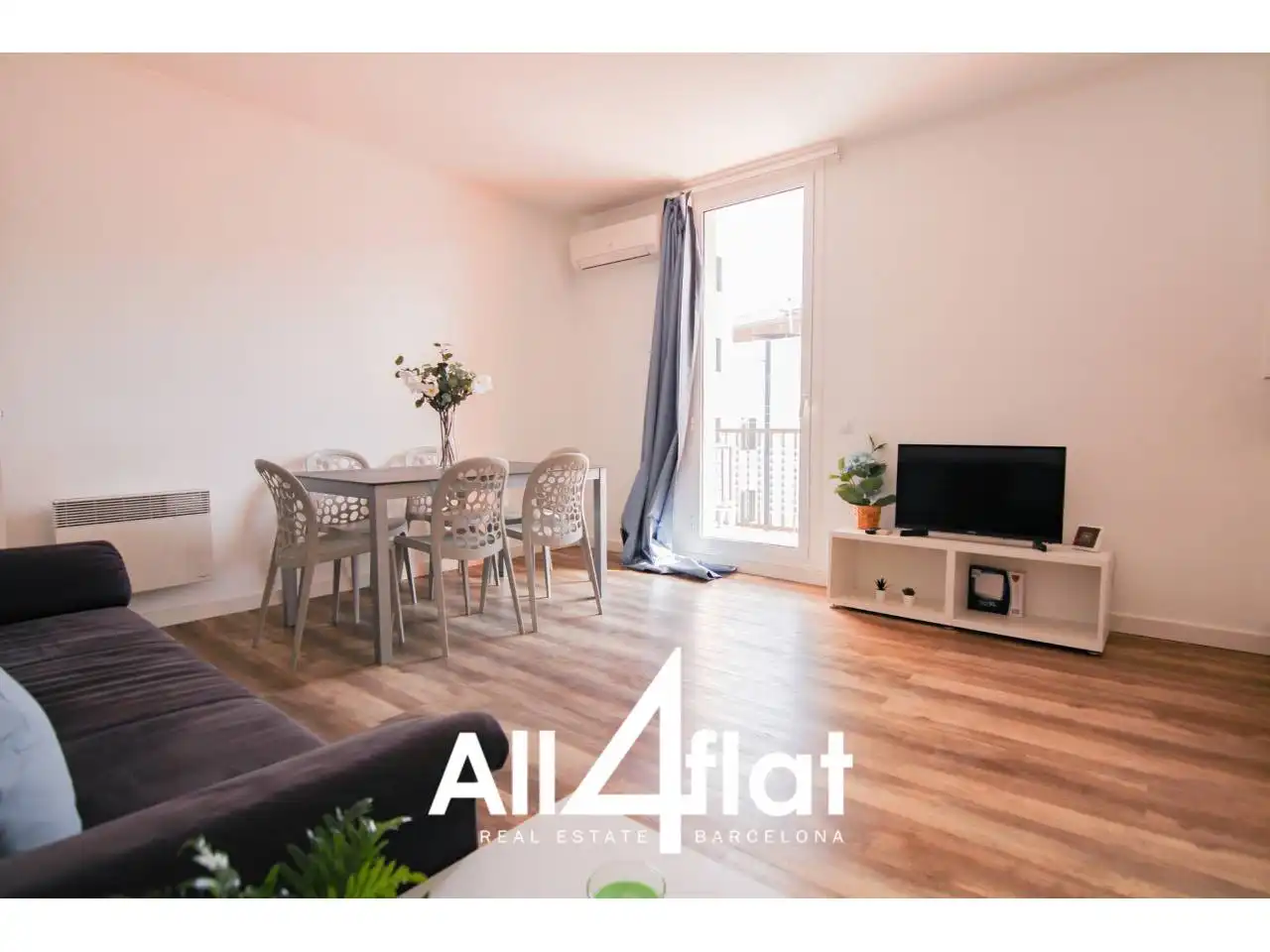 Living room of Flat for rent in Barcelona  with Air Conditioner, Parquet flooring and Terrace