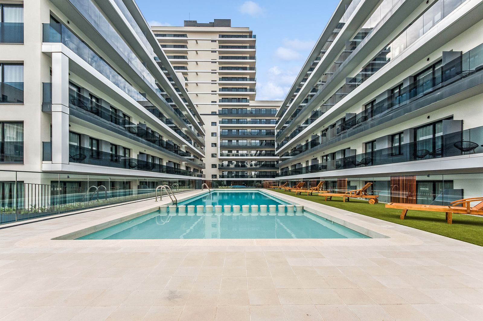 Swimming pool of Flat to rent in  Barcelona Capital  with Air Conditioner, Furnished and Oven