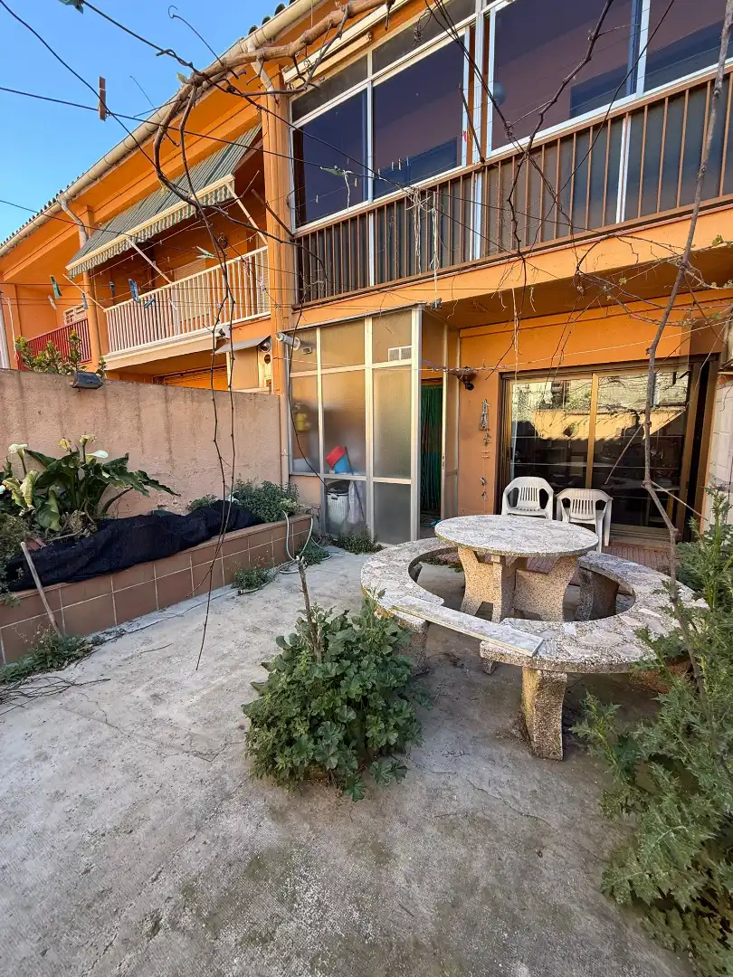 Terrasse von Einfamilien-Reihenhaus zum Verkauf in Sant Celoni mit Klimaanlage, Heizung und Balkon