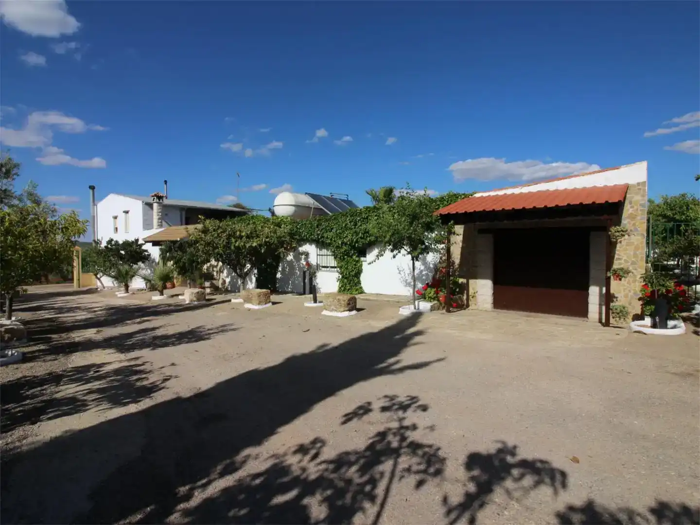 Außenansicht von Country house zum Verkauf in Campillos mit Klimaanlage, Schwimmbad und Balkon