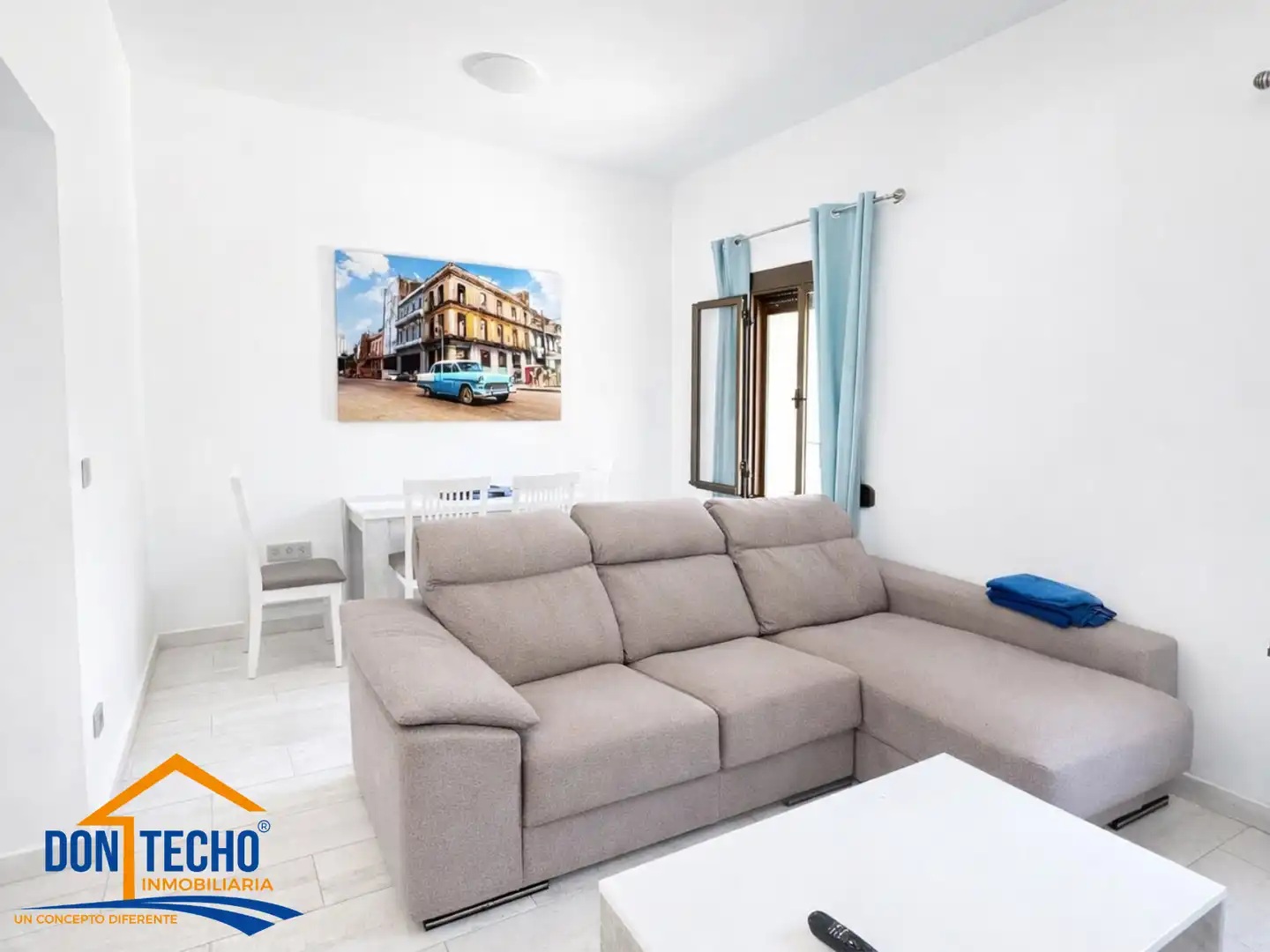 Living room of Flat for sale in Algeciras  with Air Conditioner, Storage room and Furnished