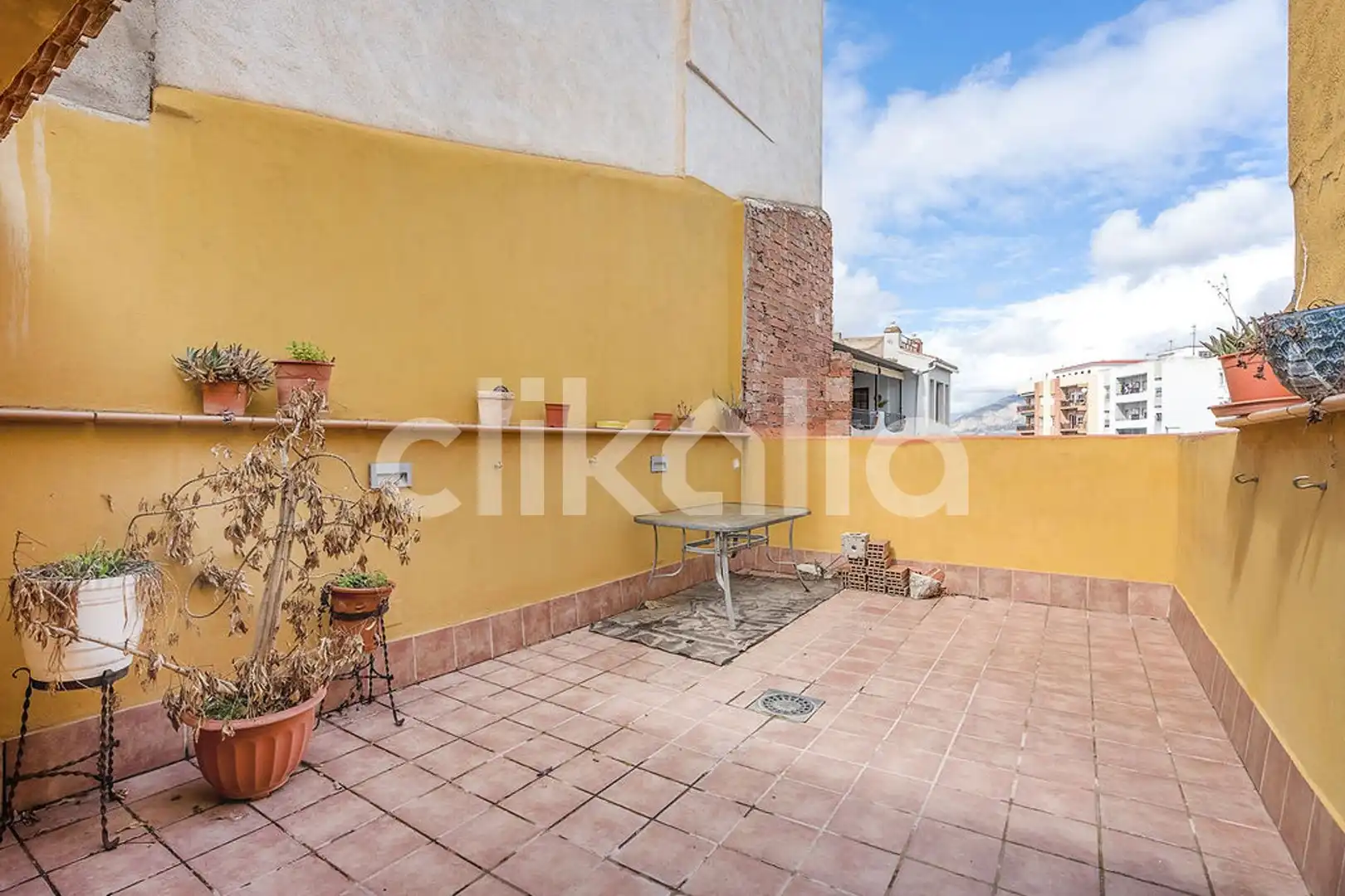 Vista exterior de Casa o xalet en venda en Baza amb Calefacció i Terrassa