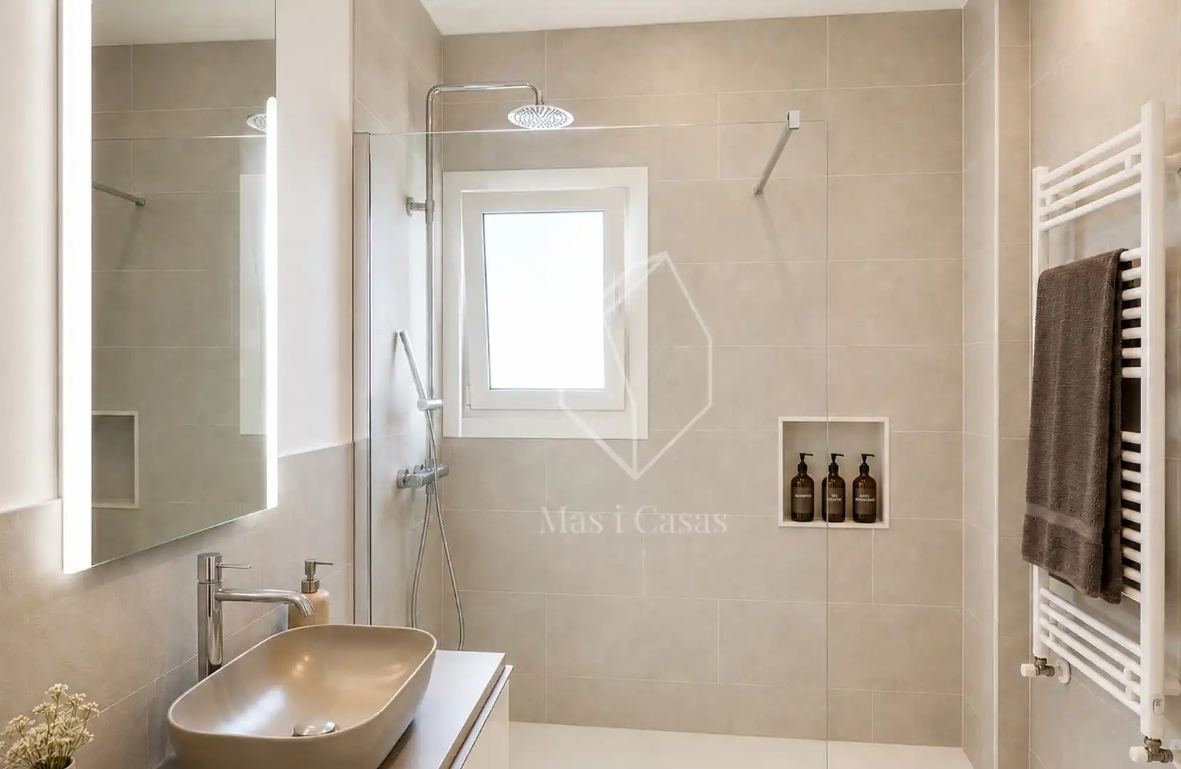 House with terrace for sale in Carrer Vall d'Aran 44, imagen 13