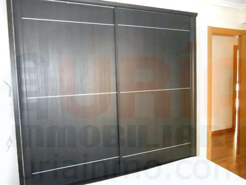Dormitori de Pis en venda en Oviedo  amb Calefacció, Forn i Microones