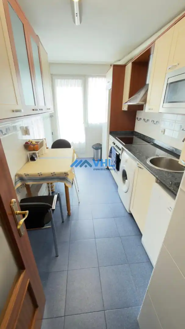 Cocina de Piso de alquiler en Castro-Urdiales con Calefacción, Terraza y Amueblado