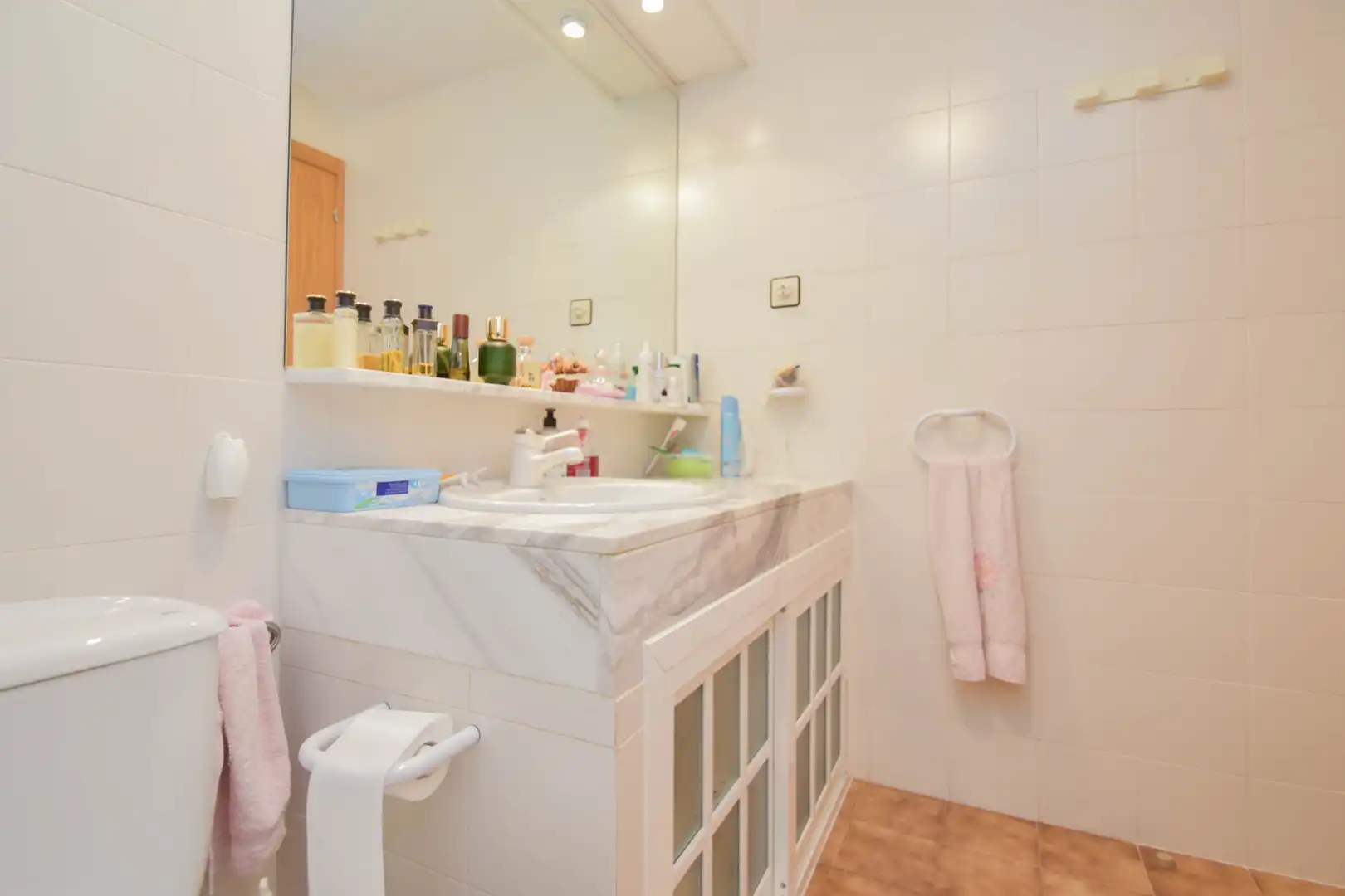 Badezimmer von Wohnungen zum Verkauf in Almuñécar mit Klimaanlage, Terrasse und Möbliert