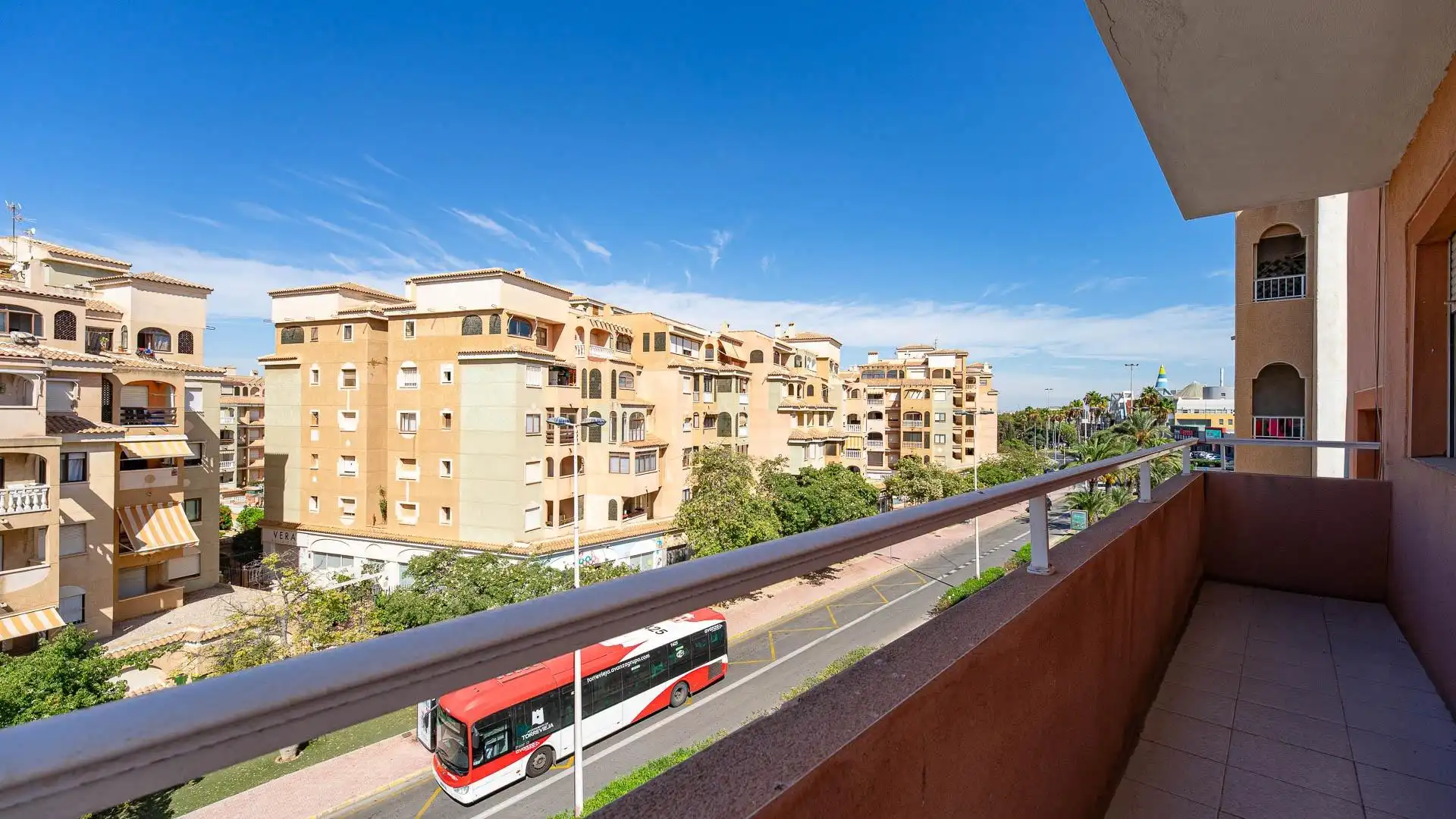 Vista exterior de Apartamento en venta en Torrevieja con Balcón