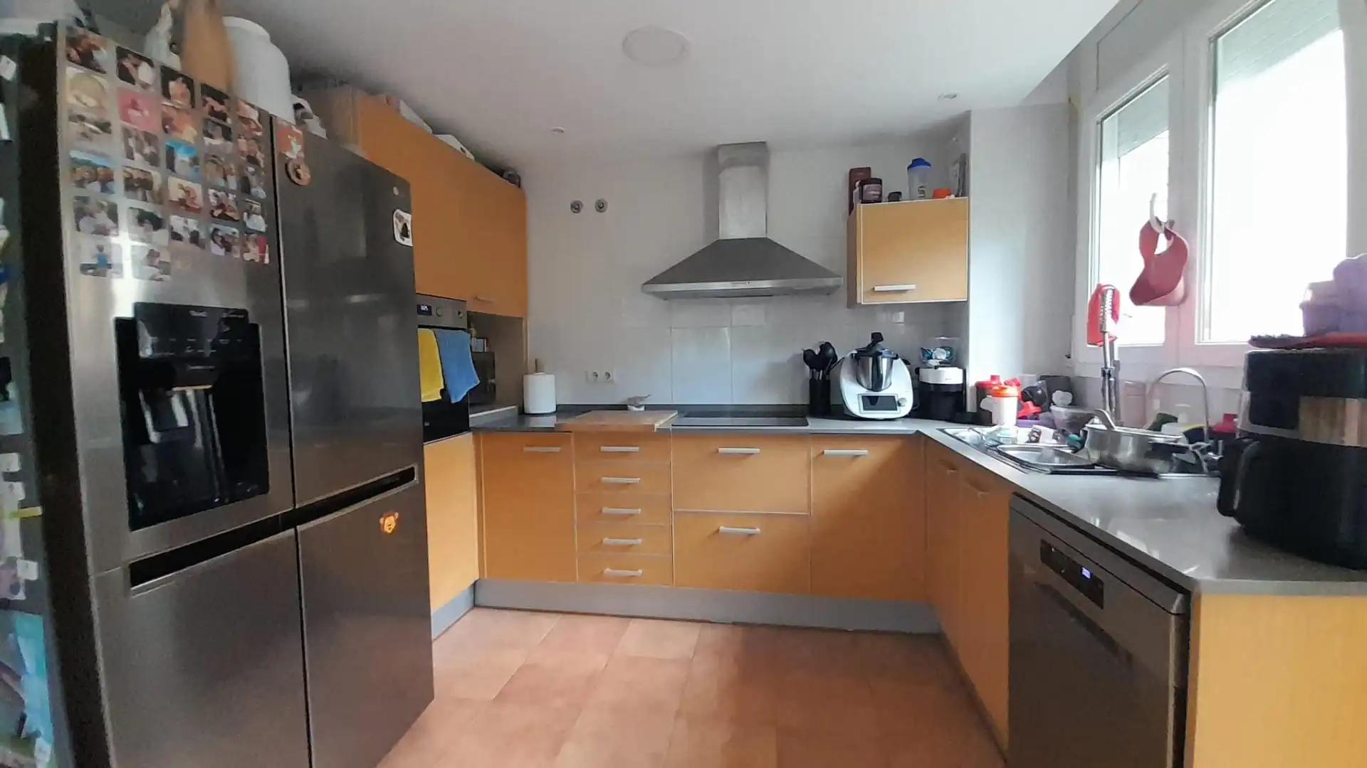 Cuina de Casa o xalet en venda en Canet de Mar amb Aire condicionat, Jardí privat i Terrassa