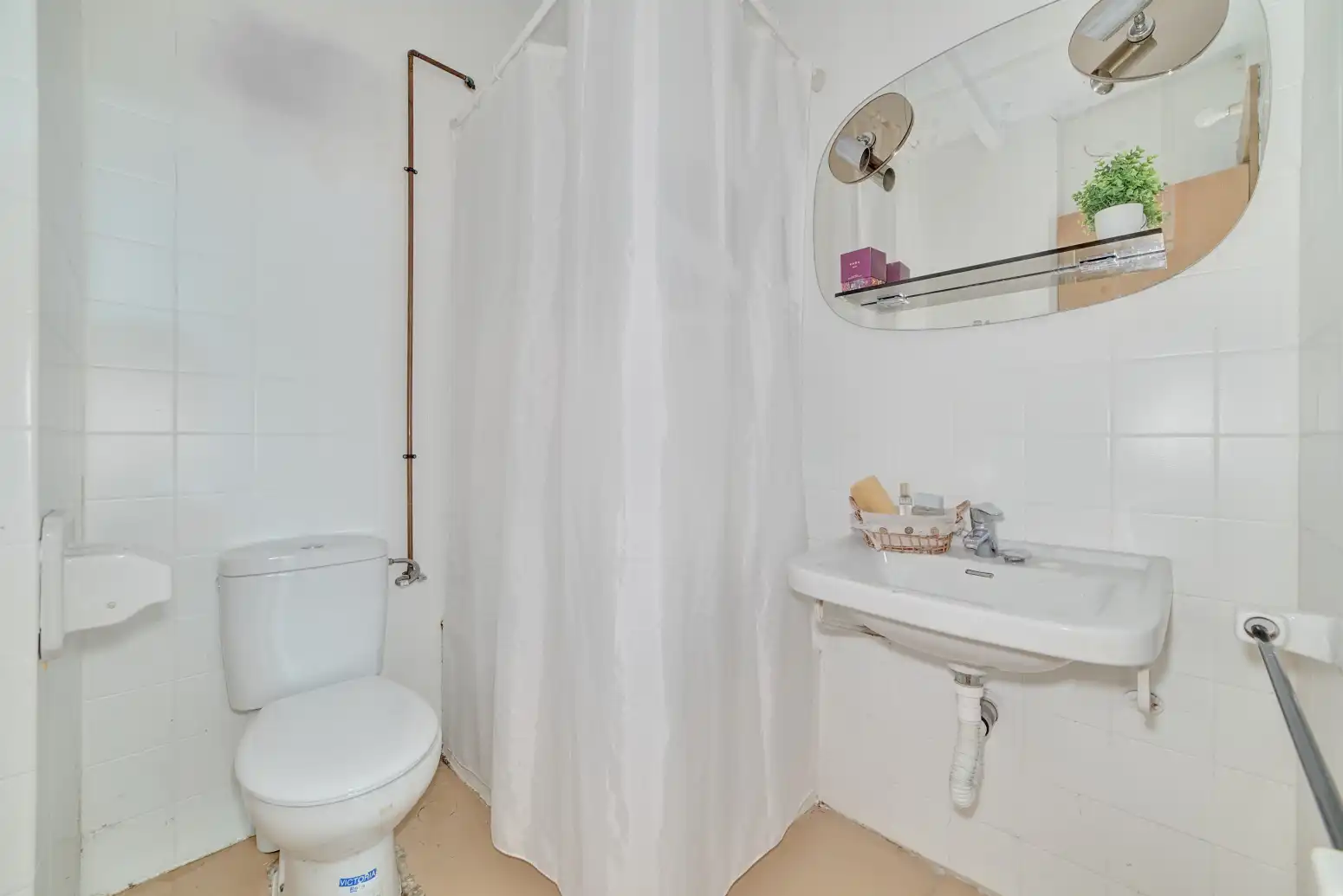 Baño de Piso en venta en  Pamplona / Iruña con Calefacción, Parquet y Balcón