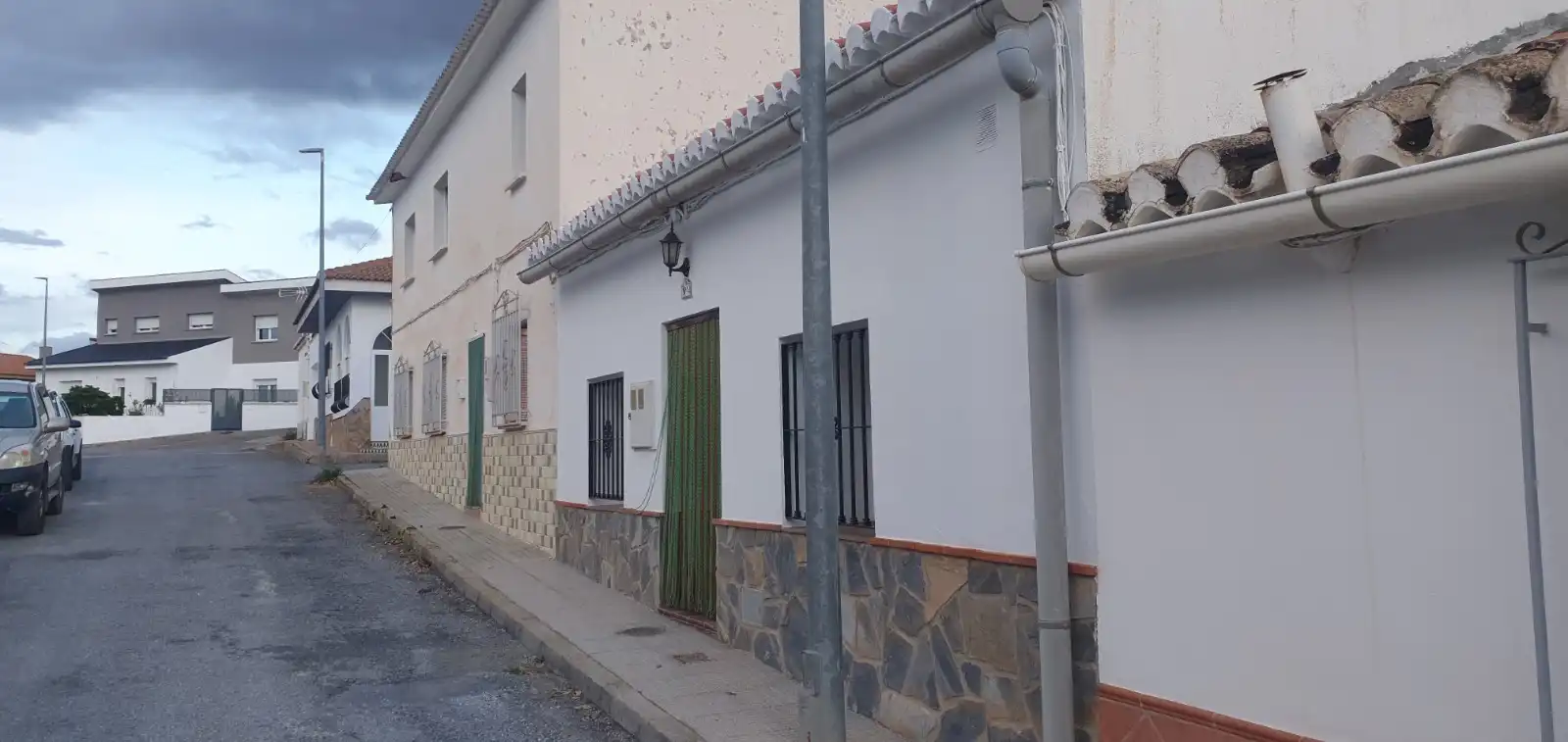 Vista exterior de Casa adosada en venda en Guadix amb Moblat
