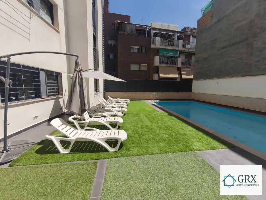 Swimming pool of Flat for rent in Granada  with Air Conditioner, Heating and Storage room