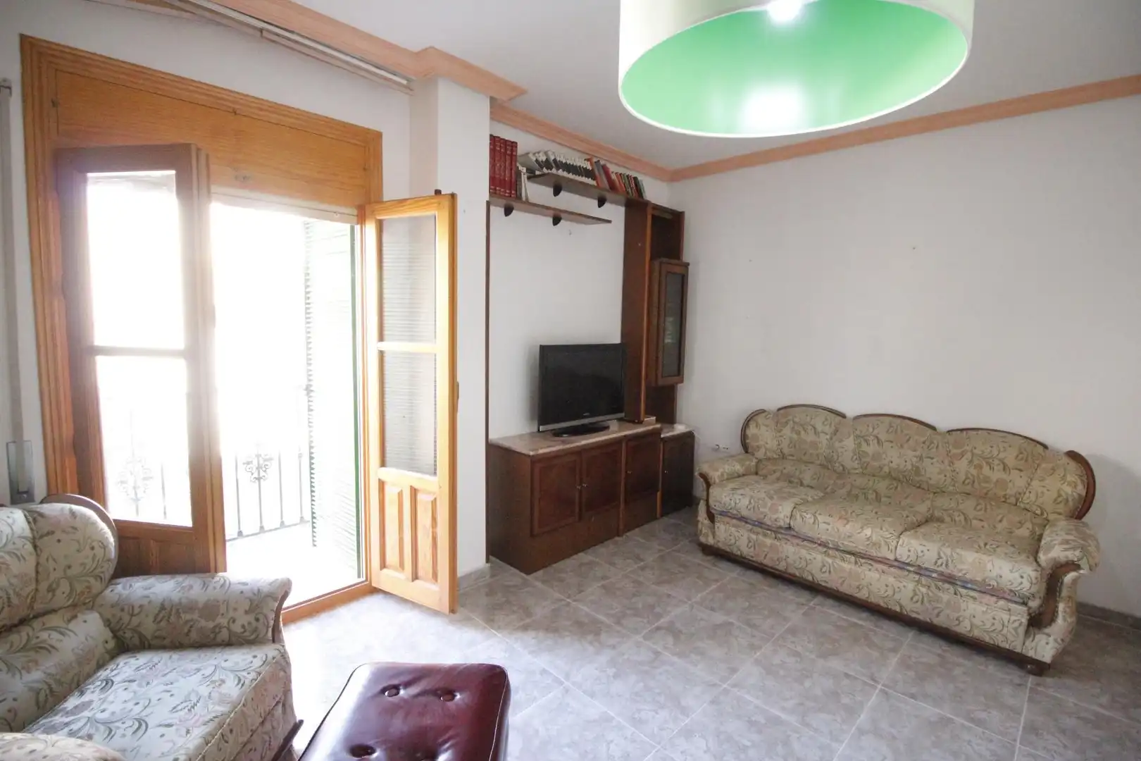 Sala d'estar de Casa o xalet en venda en Baza amb Calefacció i Balcó
