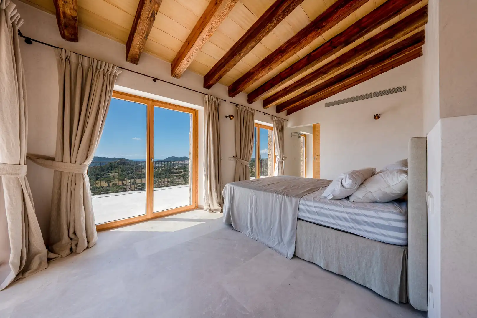 Schlafzimmer von Country house zum Verkauf in Son Servera mit Klimaanlage, Heizung und Terrasse