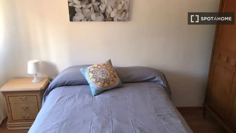 Bedroom of Flat for share in Centro