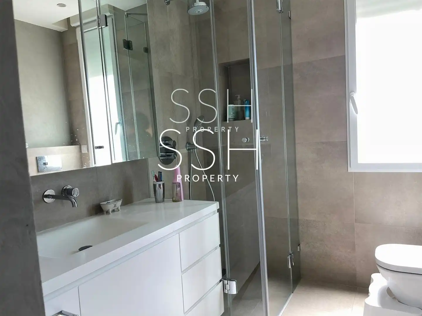 Badezimmer von Wohnung zur Miete in Madrid mit Klimaanlage, Terrasse und Möbliert
