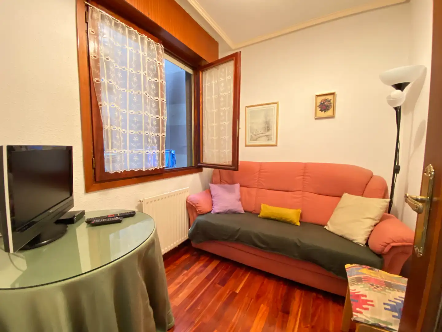 Living room of Flat for rent in Bilbao   with Heating, Terrace and Furnished