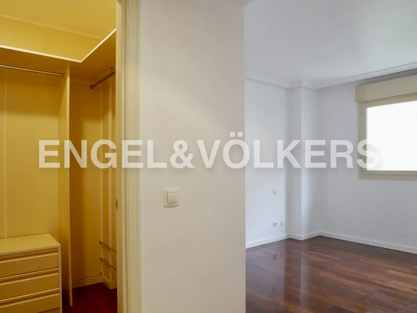 Flat for sale in Madrid  with Air Conditioner, Heating and Swimming Pool