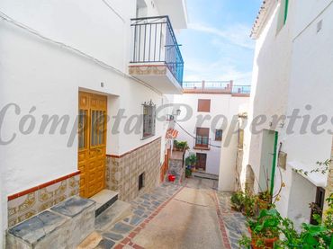 Casa amb balcó en venda a Canillas de Albaida