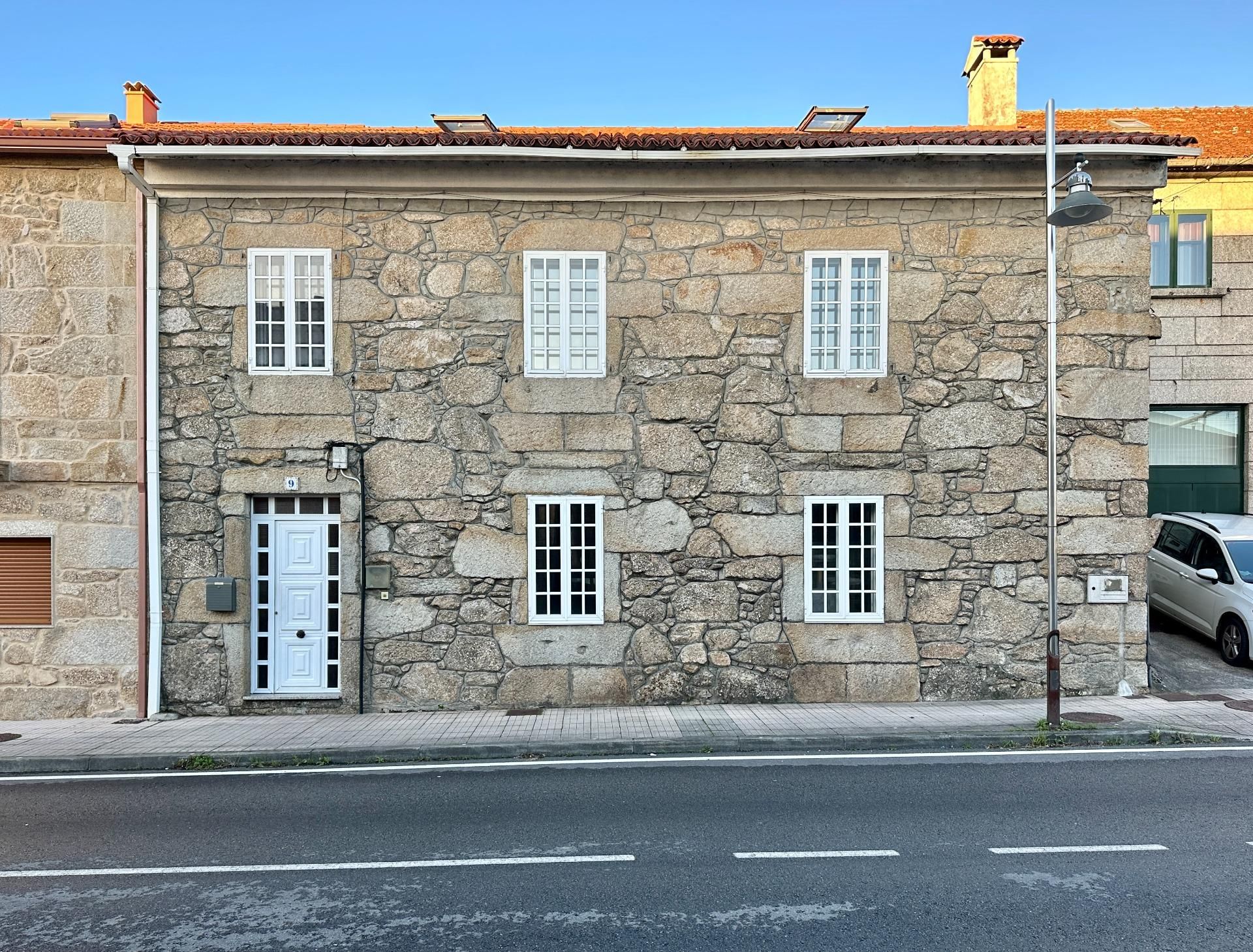 Vista exterior de Casa adosada en venda en Vilanova de Arousa amb Calefacció, Jardí privat i Terrassa