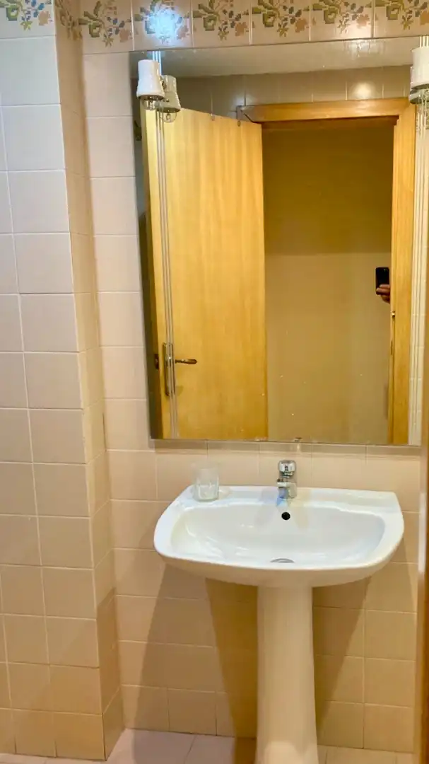 Bathroom of Flat for rent in Granada  with Furnished, Oven and Washing machine