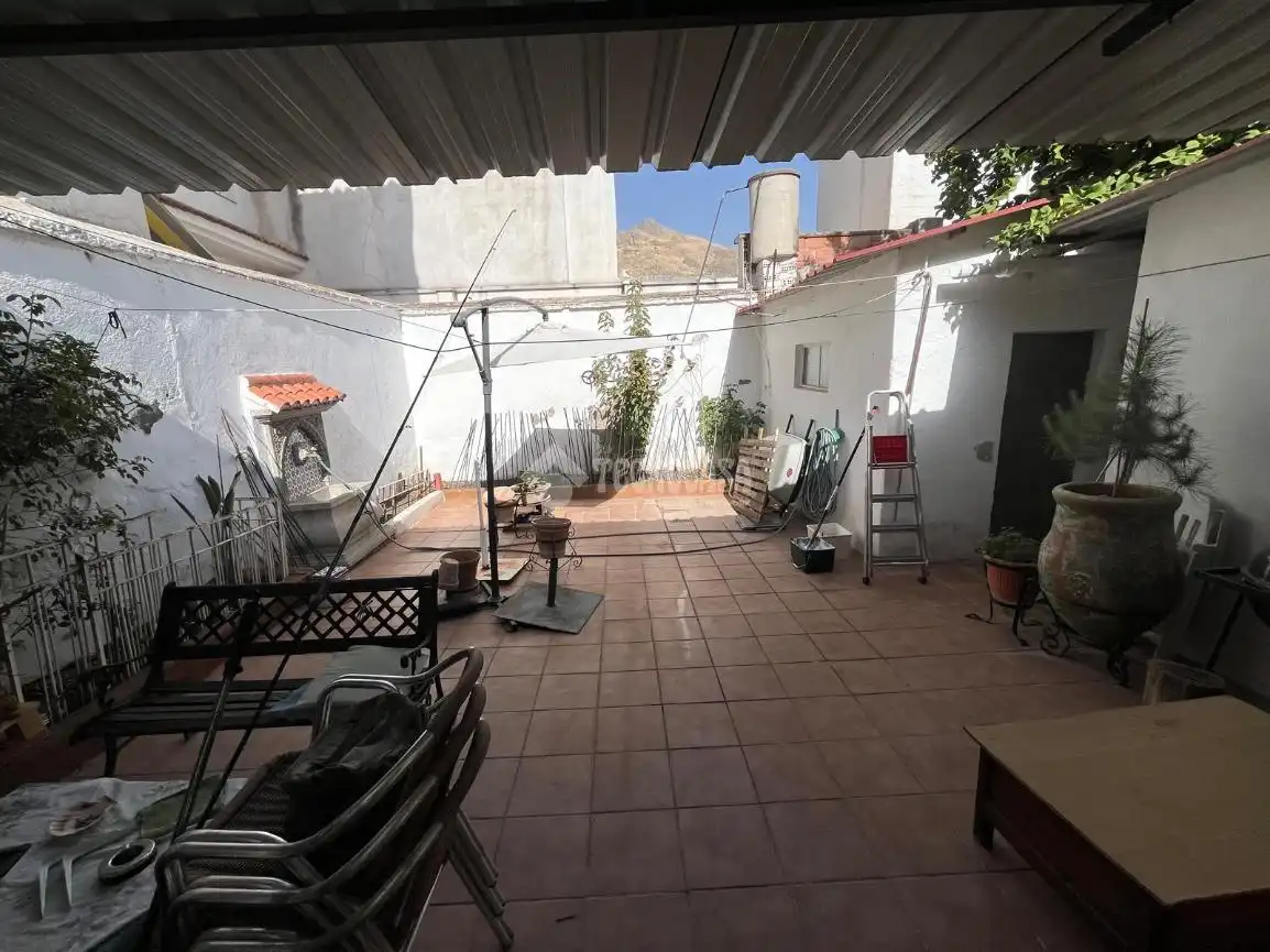 Casa aparellada en venda a Pinos Puente, imagen 2