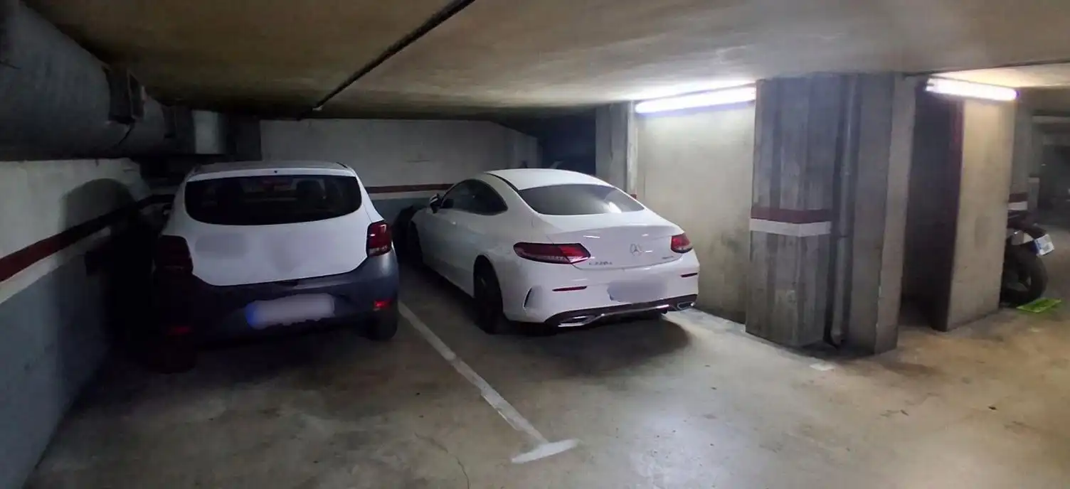 Parkplatz von Wohnung zum Verkauf in Sabadell mit Klimaanlage, Heizung und Möbliert