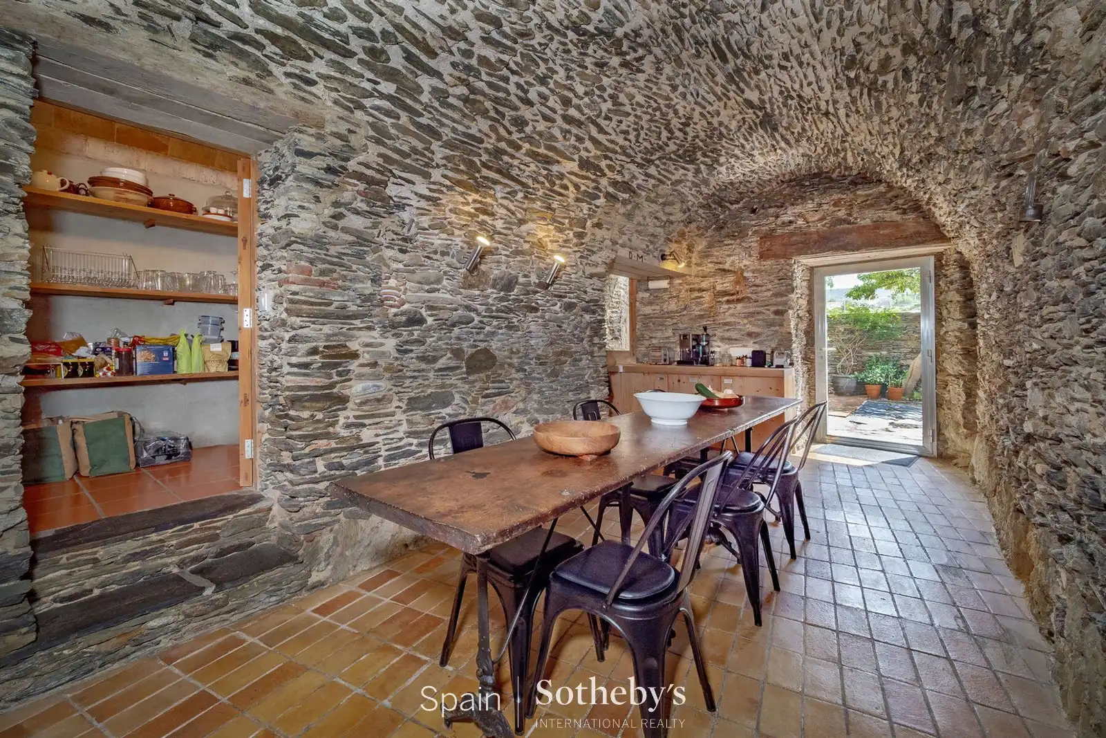 Menjador de Casa o xalet en venda en Cadaqués amb Aire condicionat, Jardí privat i Terrassa