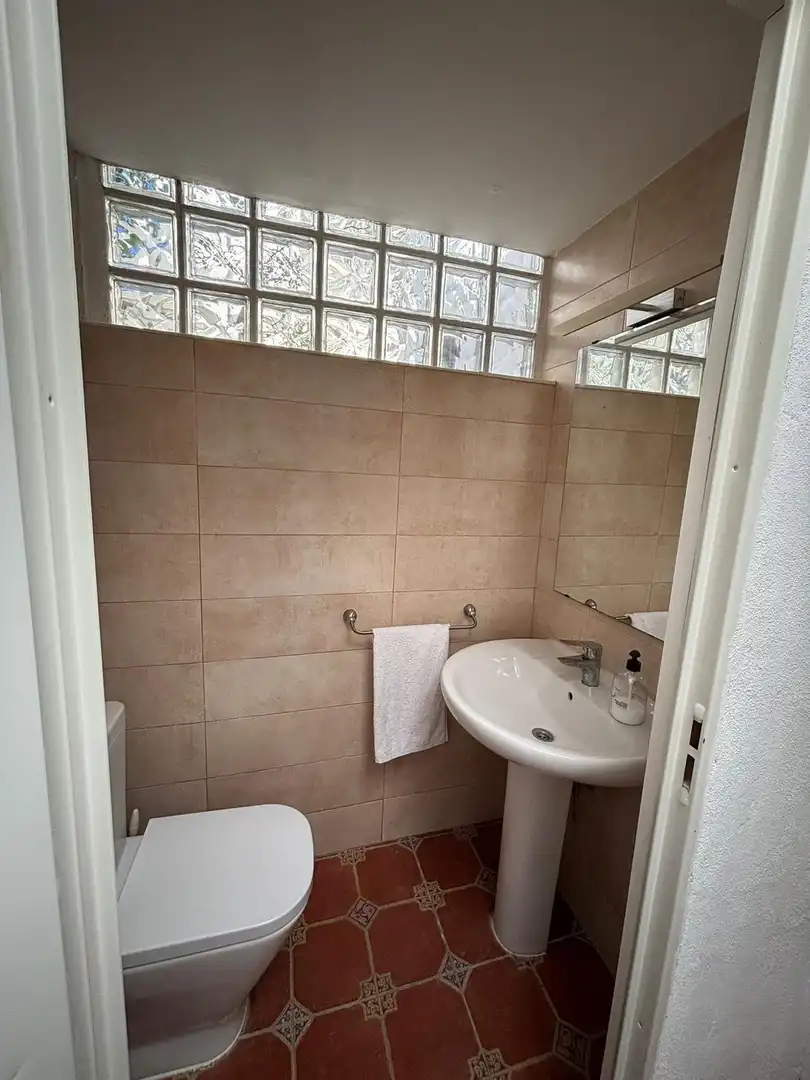 Badezimmer von Einfamilien-Reihenhaus zum Verkauf in Cocentaina mit Klimaanlage und Heizung