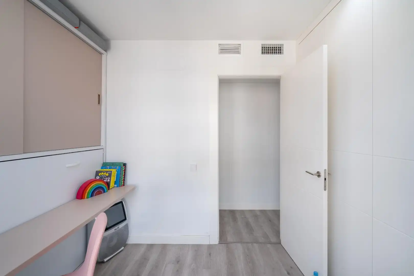 Habitación de Piso en venta en Almería con Aire acondicionado, Calefacción y Jardín privado